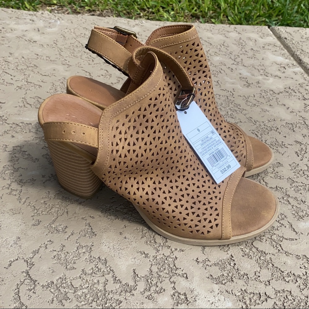 Universal thread booties
